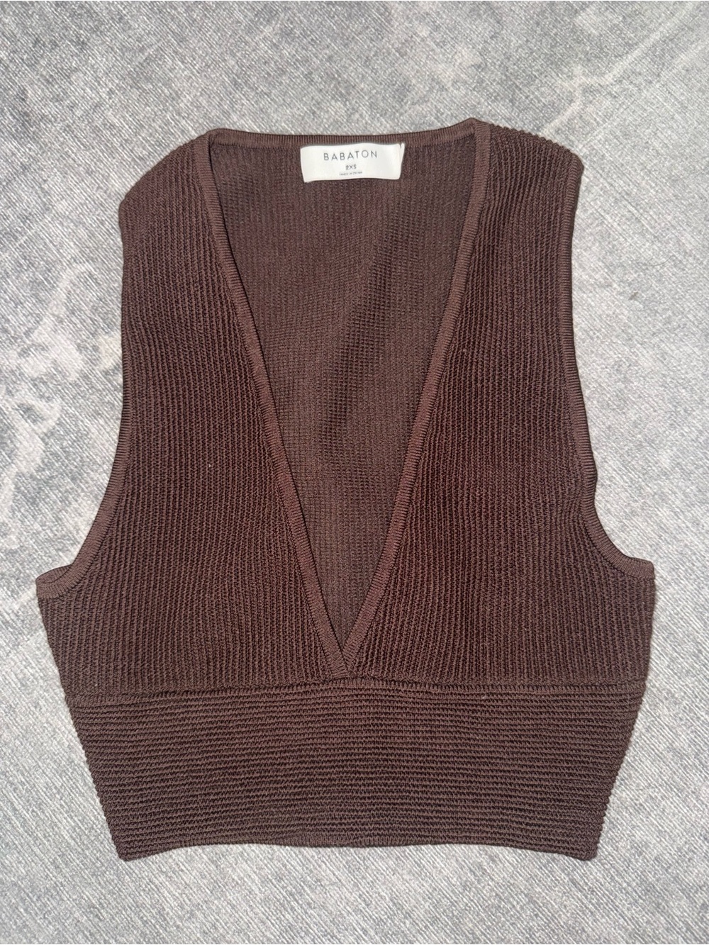 Aritzia Babaton Deep V Crop